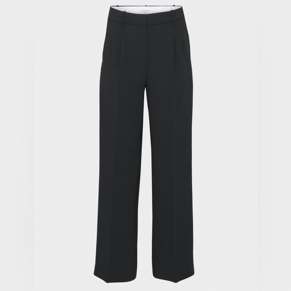 Aritzia Effortless pants SHORT size 2